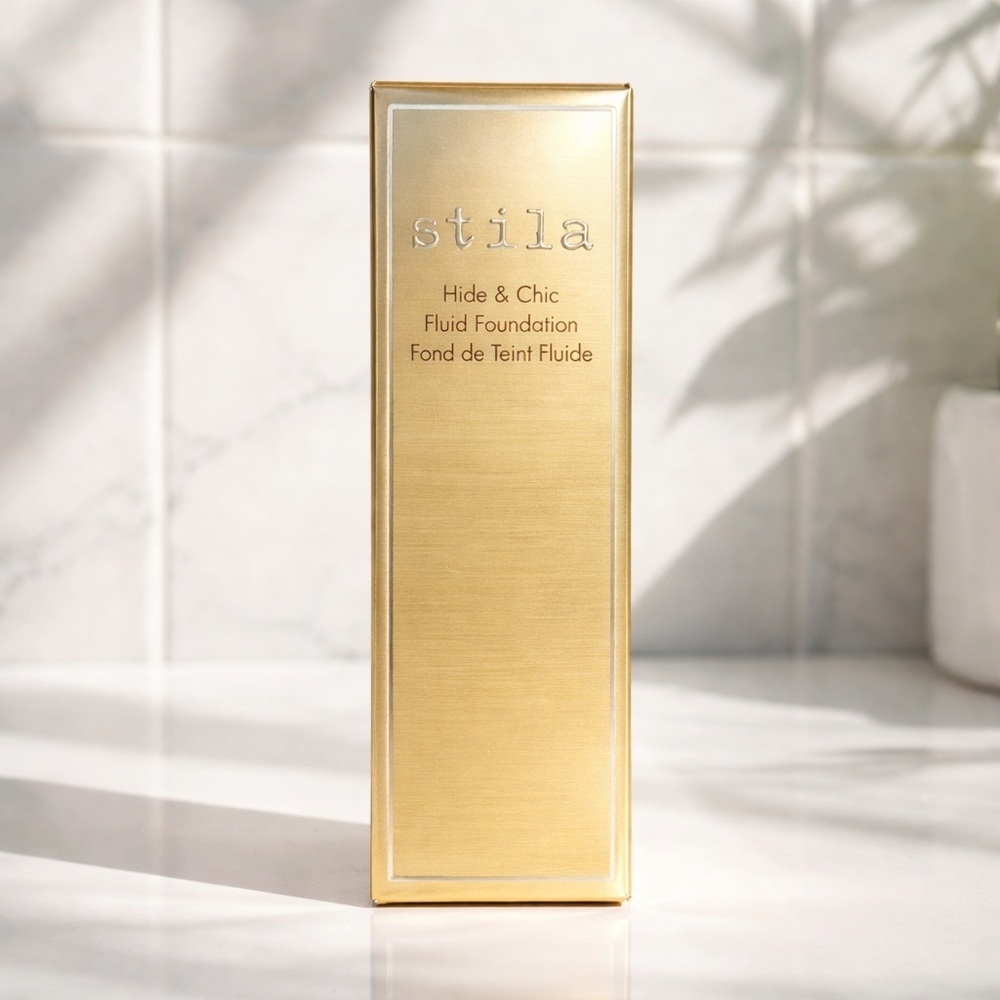 Stila Hide & Chic Foundation in Gold Box